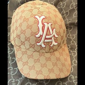Brand new, never worn Gucci baseball hat. With An Embroidered LA patch NWT